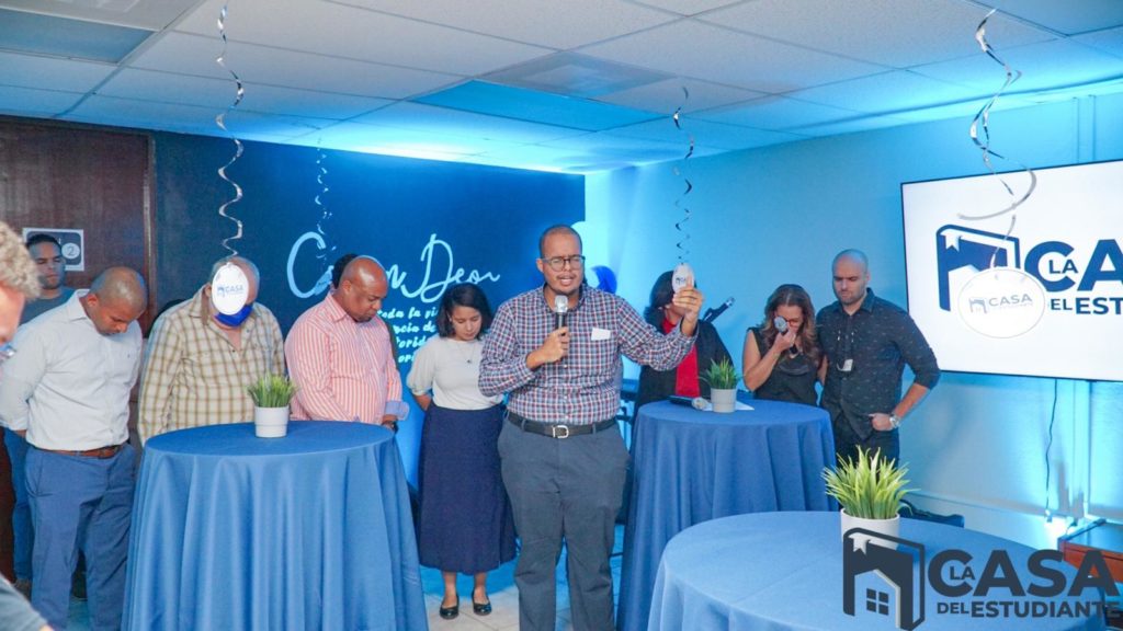 Iglesia de Send Network brinda descanso y comunidad evangelica a estudiantes en Puerto Rico