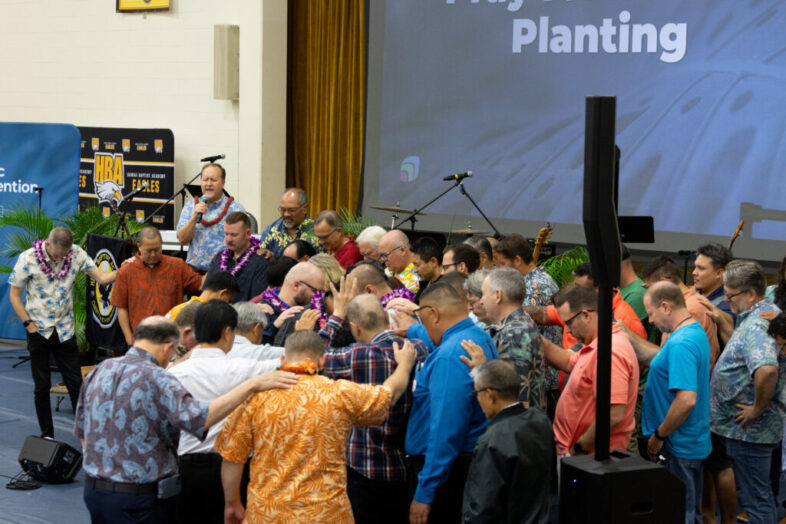 Praying with Hawaii church planters 1024x683 1