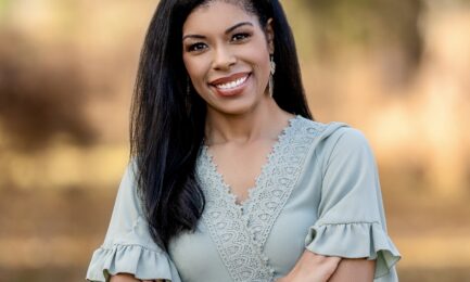 Headshot Leah Holder Green
